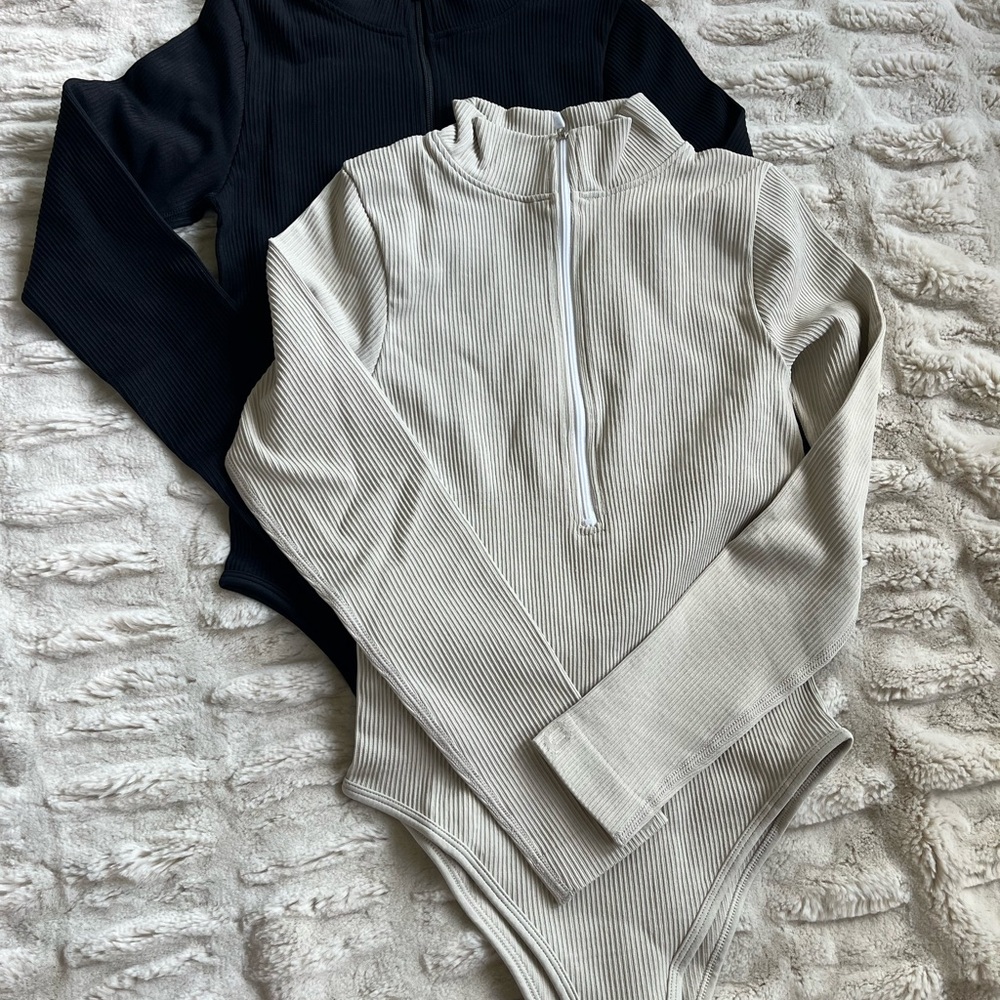 OQQ Black and Cream Bodysuits Set Size Small
